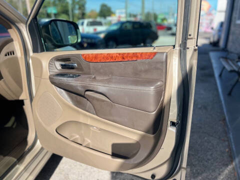 2015 Chrysler Town and Country Touring-L