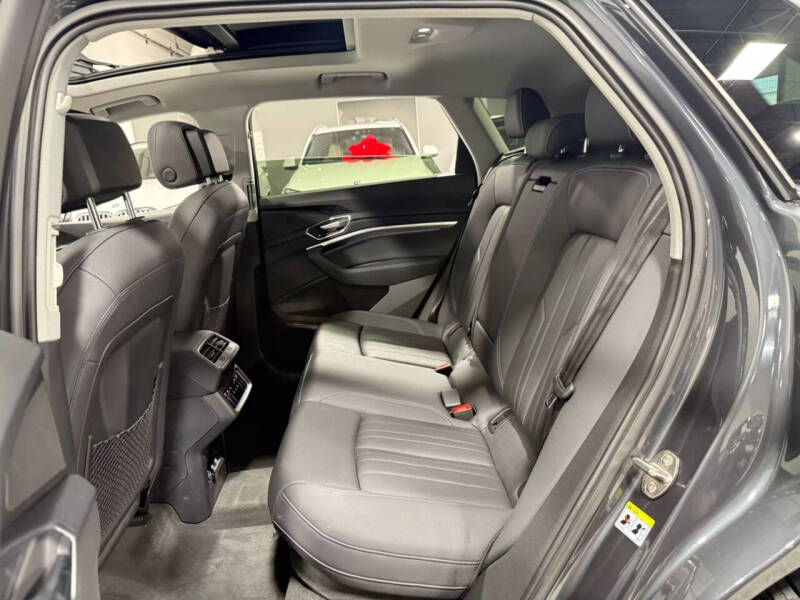 2019 Audi e-tron quattro Premium Plus