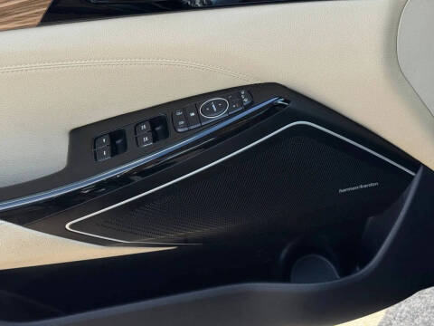 2017 Kia Cadenza Premium