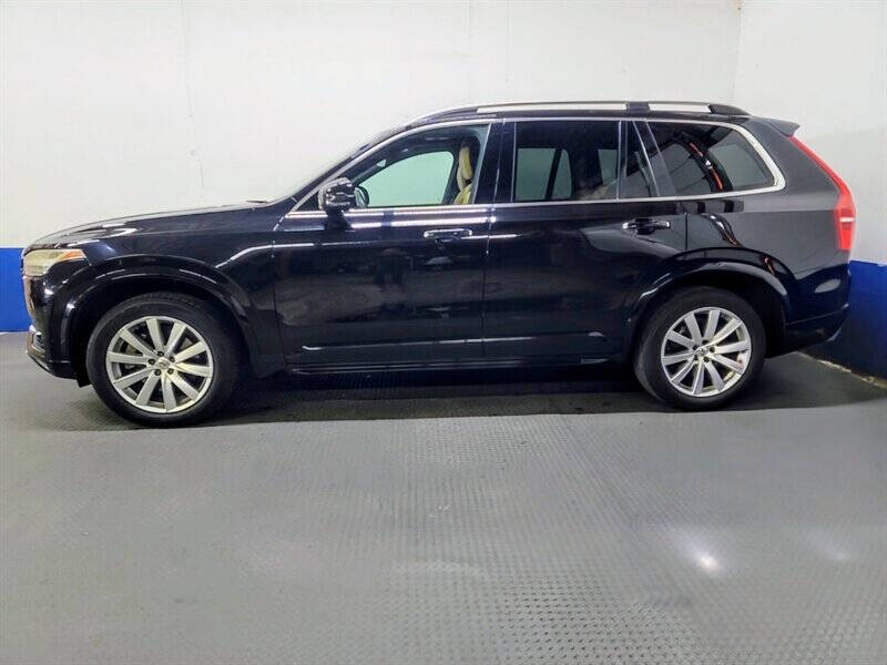 2016 Volvo XC90 T6 Momentum