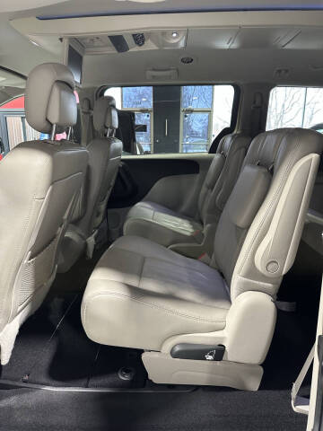 2013 Chrysler Town and Country Touring