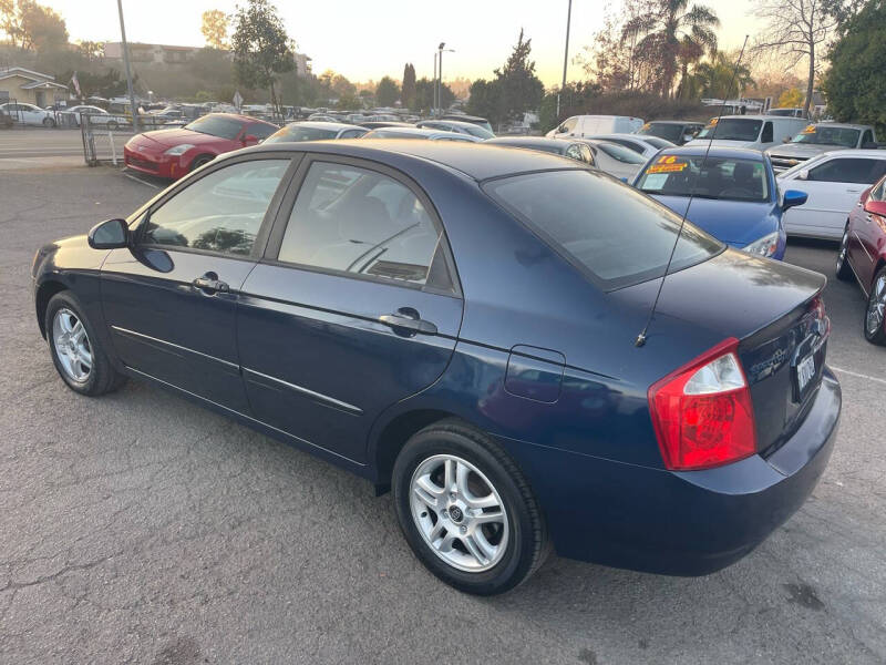 2004 Kia Spectra EX photo 9