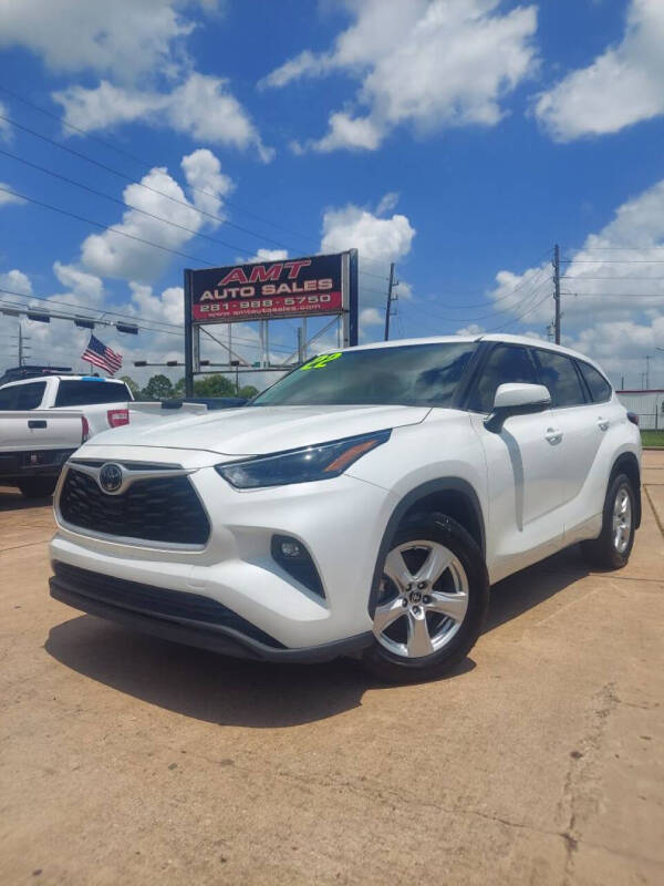 2022 Toyota Highlander LE's photo