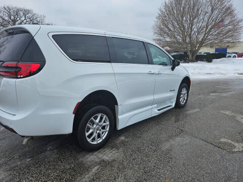 2024 Chrysler Pacifica Touring