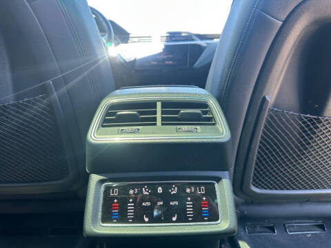 2022 Audi e-tron quattro Premium Plus
