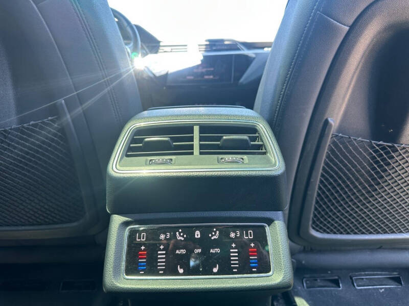 2022 Audi e-tron quattro Premium Plus