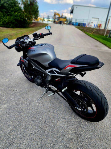 2022 Triumph STREET TRIPLE  R STD/LOW