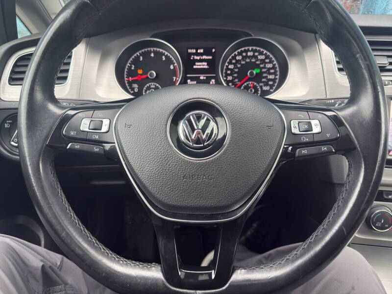 2016 Volkswagen Golf TSI SE