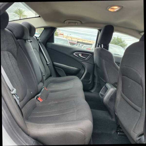 2015 Chrysler 200 LX