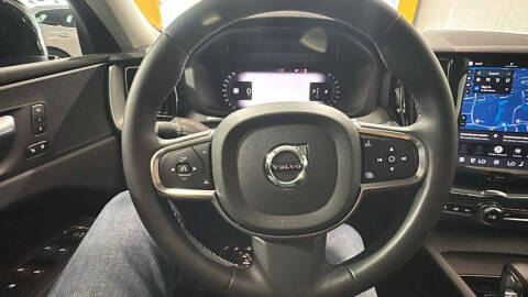 2024 Volvo XC60 B5 Core Dark Theme