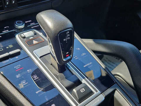 2022 Porsche Cayenne Platinum Edition