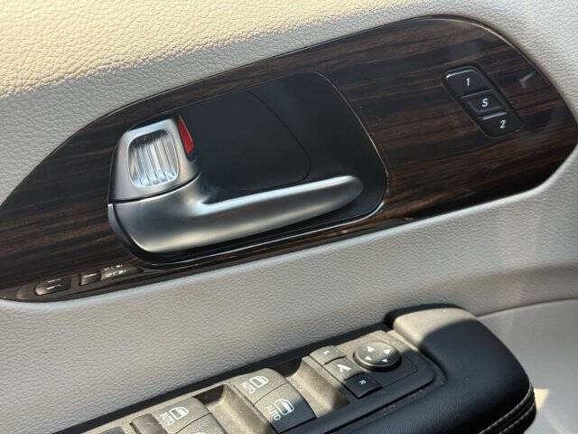 2023 Chrysler Pacifica Plug-In Hybrid Limited