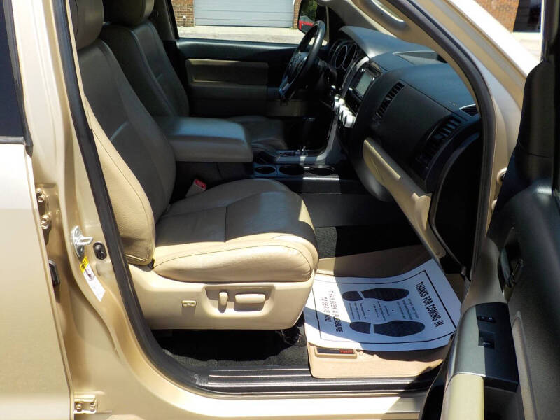 2016 Toyota Sequoia SR5