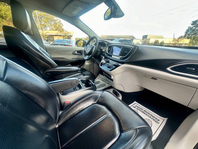 2020 Chrysler Voyager LXi