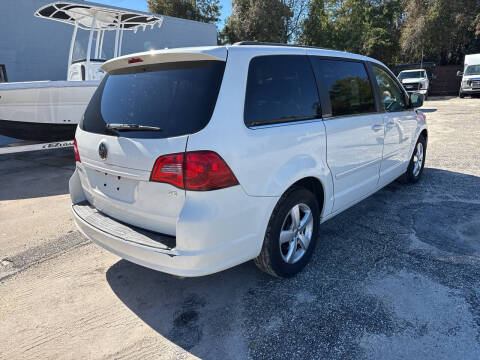 2011 Volkswagen Routan SE