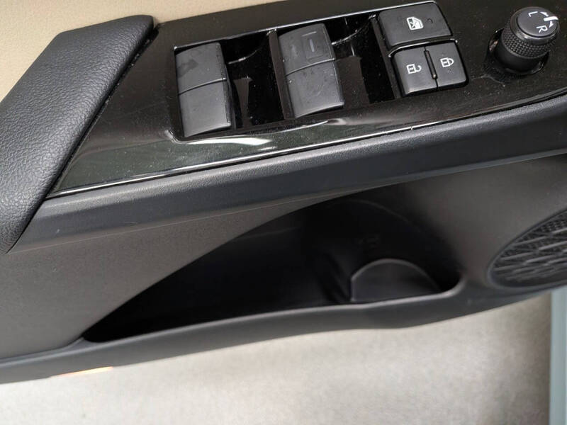 2021 Toyota Prius LE AWD-e