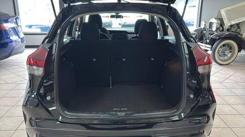 2022 Nissan Kicks SV