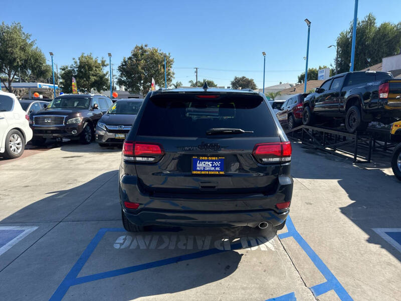 2018 Jeep Grand Cherokee Altitude photo 3