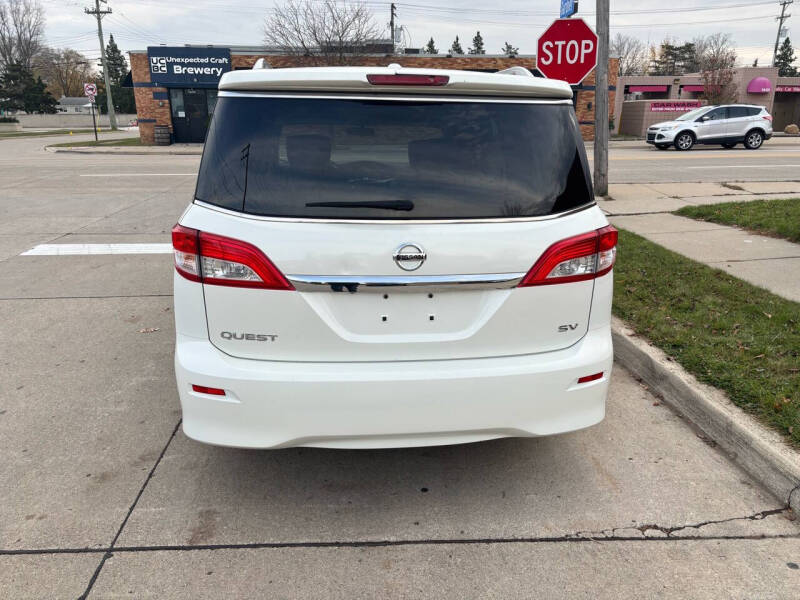 2015 Nissan Quest SV photo 10