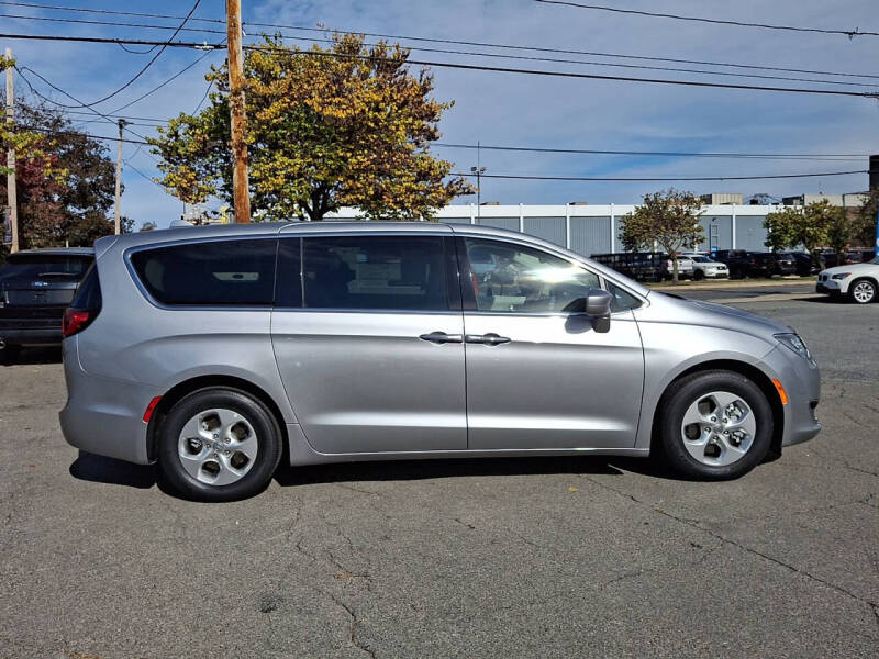 2017 Chrysler Pacifica Hybrid Touring Plus