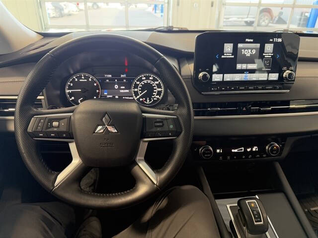 2024 Mitsubishi Outlander SE