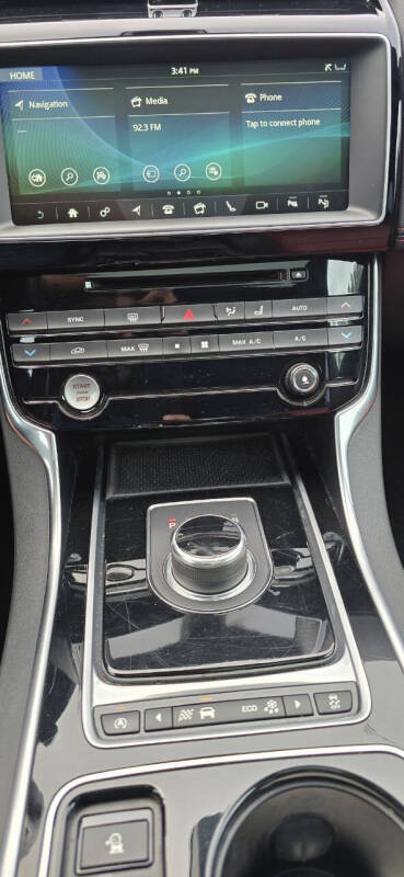 2017 Jaguar XE 35t R-Sport