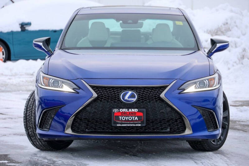 2022 Lexus ES 300h F SPORT