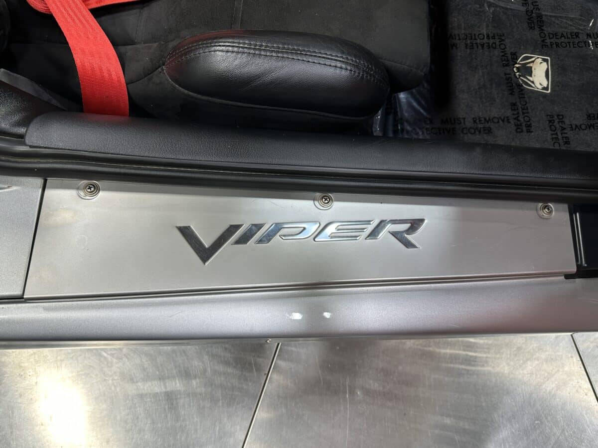 2005 Dodge Viper 21