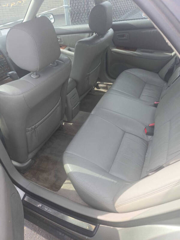 2001 Lexus ES 300 for sale at DNM Autos in Youngstown OH