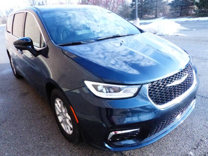 2025 Chrysler Pacifica Select