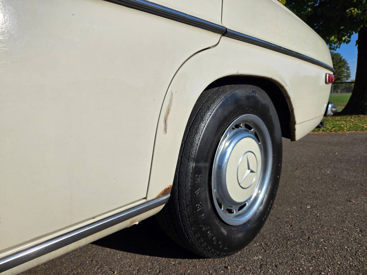 1972 Mercedes-Benz 220 28