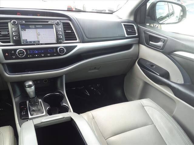 2017 TOYOTA Highlander SUV / Crossover - $23,797