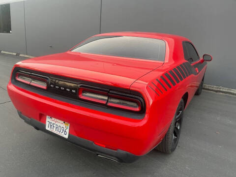 2016 Dodge Challenger SXT Plus
