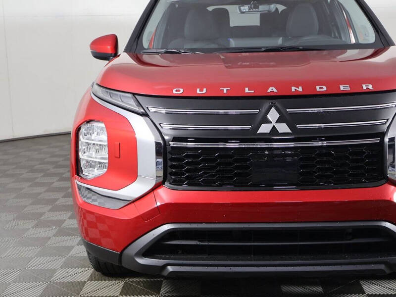 2025 Mitsubishi Outlander ES