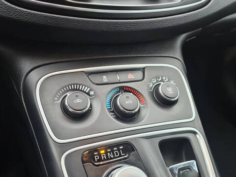 2016 Chrysler 200 LX