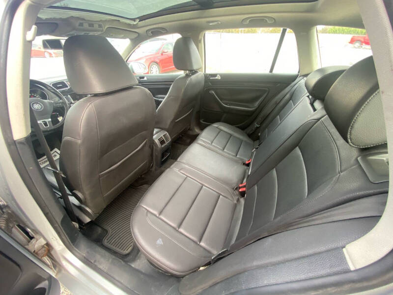 2011 Volkswagen Jetta SportWagen SE photo 10