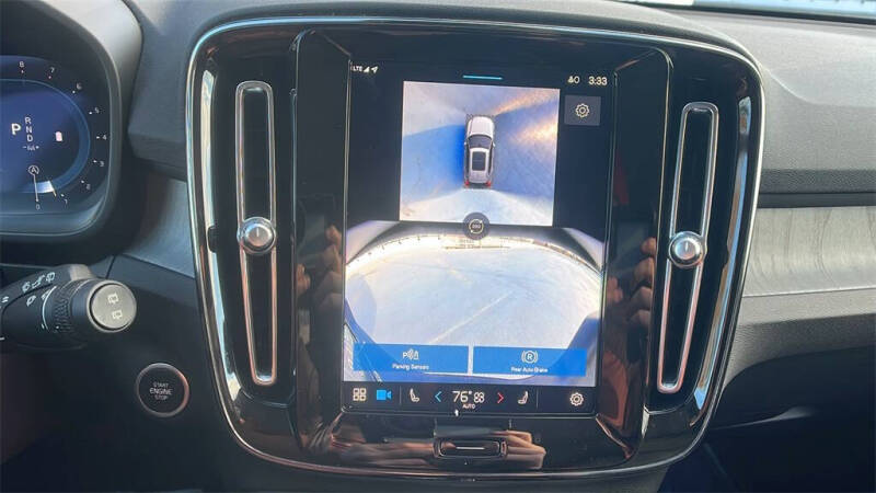 2025 Volvo XC40 B5 Plus Dark Theme