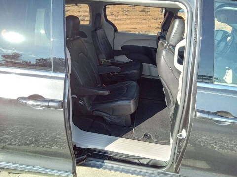 2017 Chrysler Pacifica Touring-L