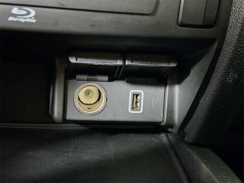 2019 Honda Pilot Touring w/Rear Captain's Chairs