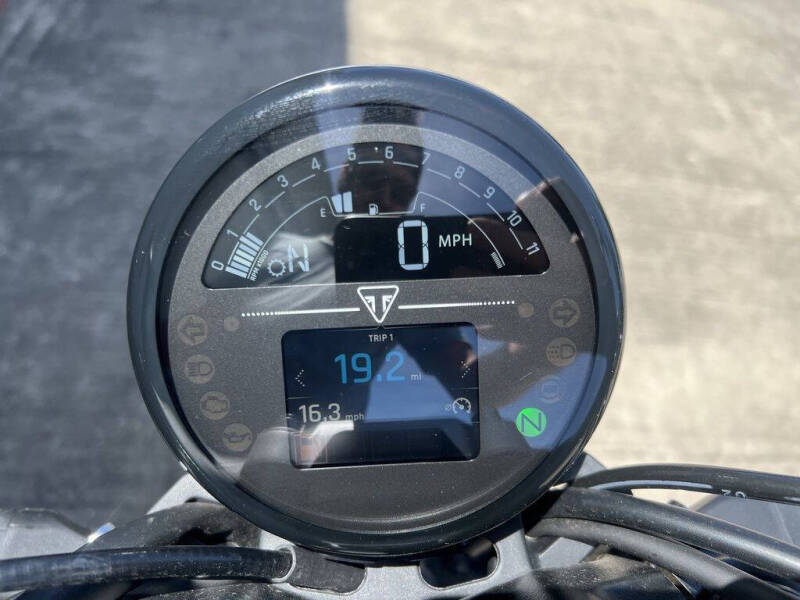 2024 Triumph Trident 660 Sapphire Black