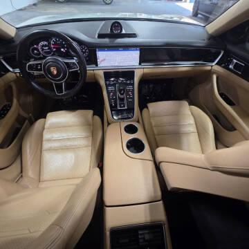 2017 Porsche Panamera