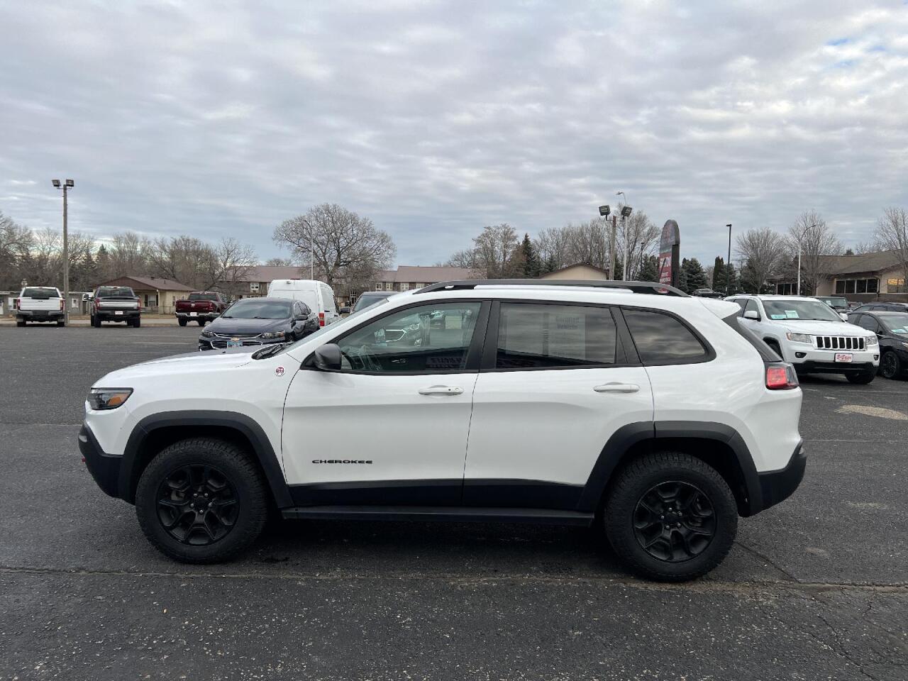 2019 Jeep Cherokee 8