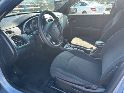 2013 Chrysler 200 LX