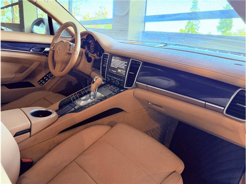 2011 Porsche Panamera 4