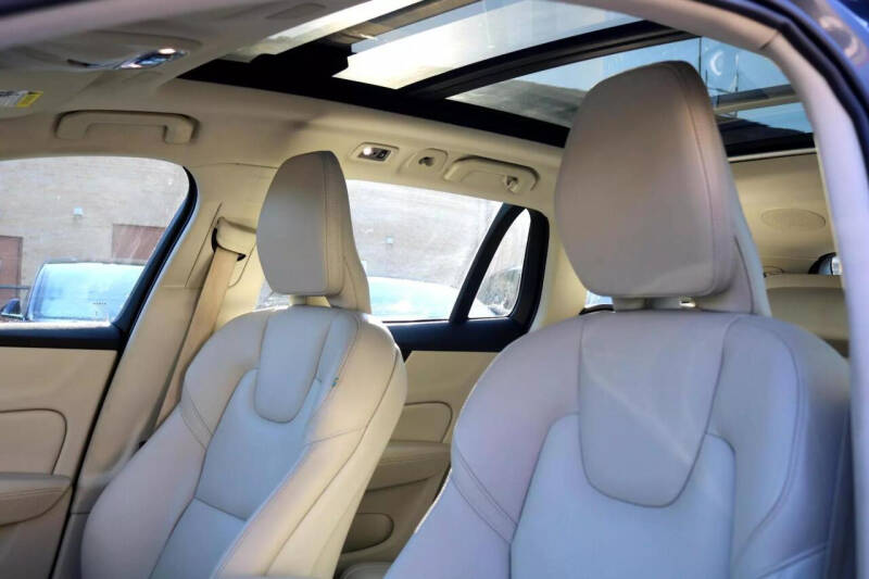 2020 Volvo V60 T5 Momentum