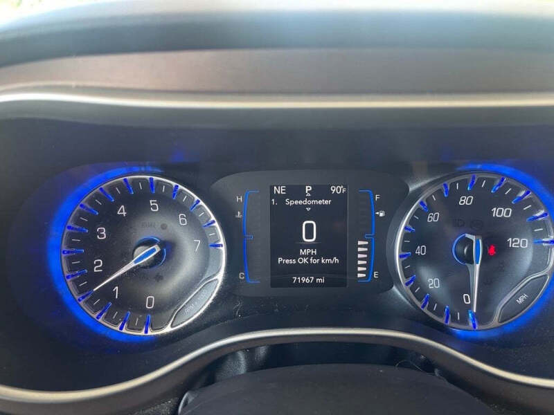 2022 Chrysler Voyager LX