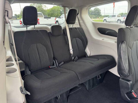 2020 Chrysler Voyager LX