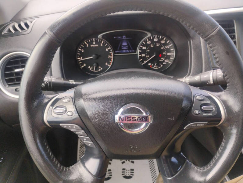 2020 Nissan Pathfinder SV