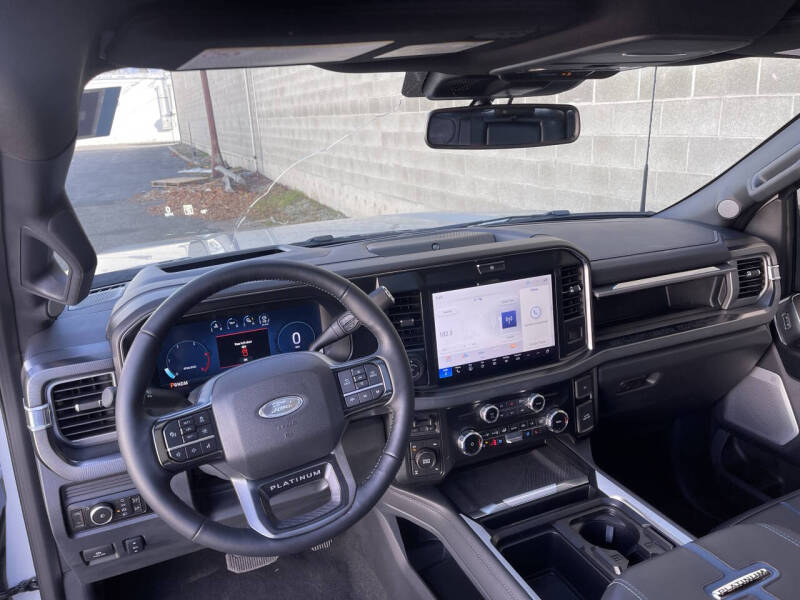 2025 Ford F-350 Super Duty Platinum