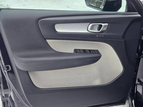 2021 Volvo XC40 T5 Momentum